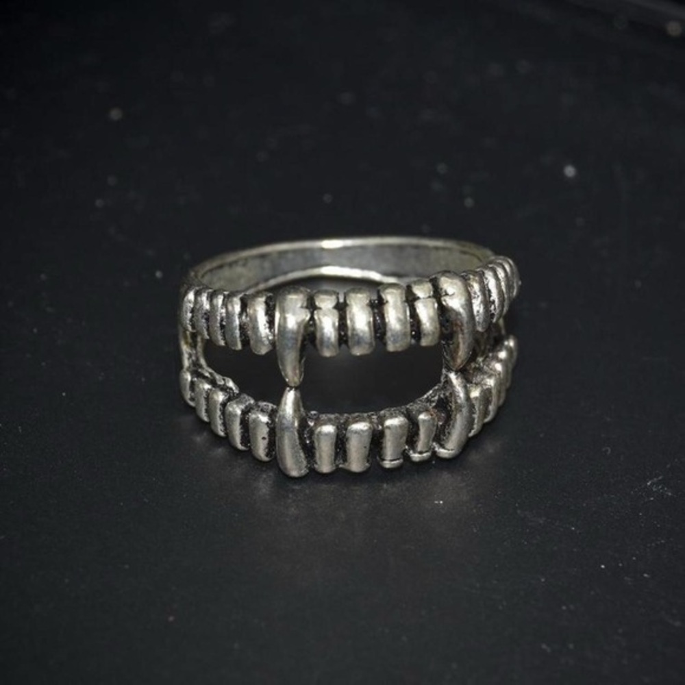 Jaws Ring